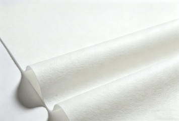 Cross-laid woodpulp polyester spunlace nonwoven fabric for high-strength industrial wipes and SMT cleaning rolls
