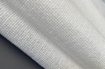 High friction woodpulp polyester spunlace nonwoven fabric for industrial cleaning and oil removal applications